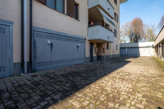 Box/Garage doppio con basculante elettrica  San Bovio 4 (Peschiera Borromeo) - in Vendita