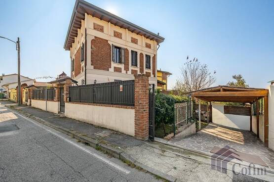 Villa singola A Mediglia dei primi del 900 Peschiera Borromeo - in Vendita