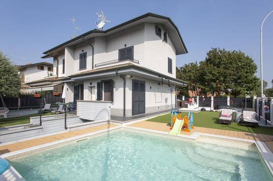 Villa semindipendente con piscina Seggiano (Pioltello) - in Vendita